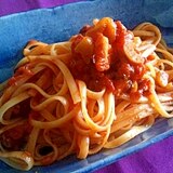 ニンニクたっぷり！トマトとチーズのパスタ